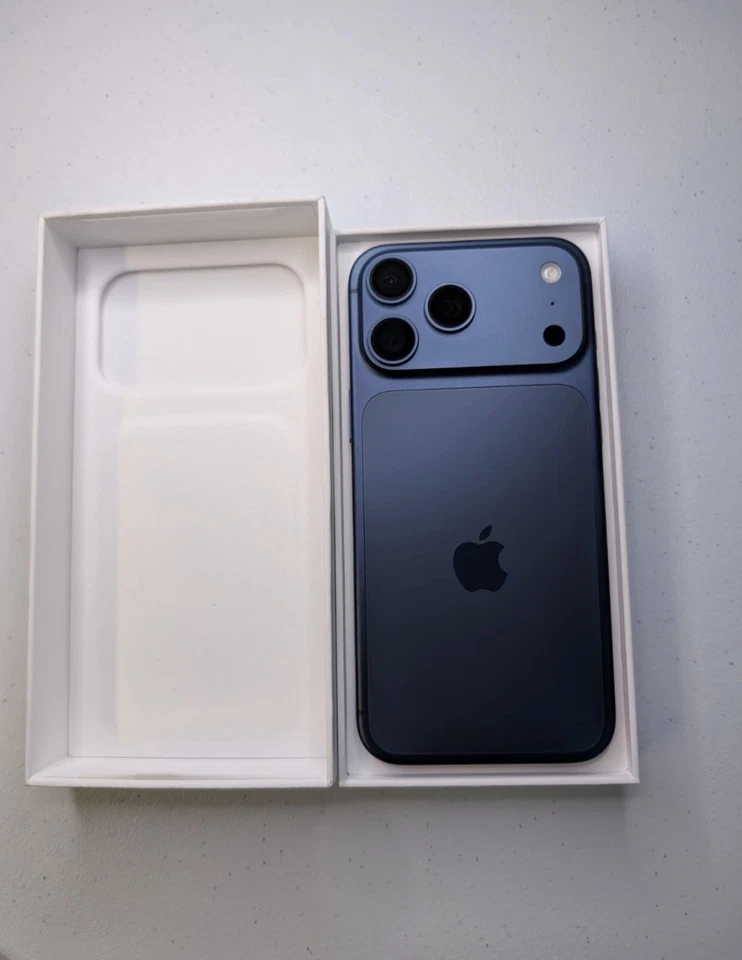 iPhone 17 Pro Max 256Gb Blue T-Mobile Excellent Condition with Original Box USA - Image 4 of 4