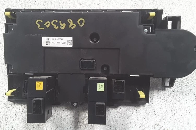 Controles de temperatura climatización calefacción aire acondicionado Toyota Sequoia Platinum 2010-2022 Foto 2 de 2