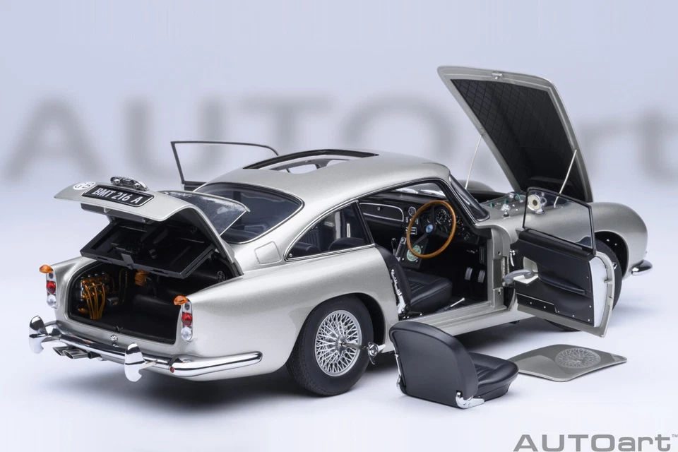 AUTOART 70296 1:18 ASTON MARTIN DB5 (JAMES BOND) GOLDFINGER W/ WEAPONS - Image 3 of 4