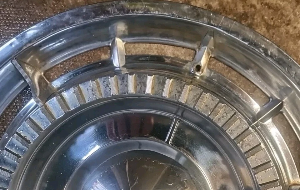 BUICK ELECTRA 225 LESABRE INVICTA SPECIAL COPRIMOZZO COPRIRUOTA ANNI 60 auto d'epoca - Immagine 2 di 4