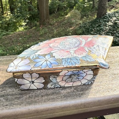 Vtg Toyo Macau Golden Peony Porcelain Fan-Shaped Trinket Box with Lid Floral