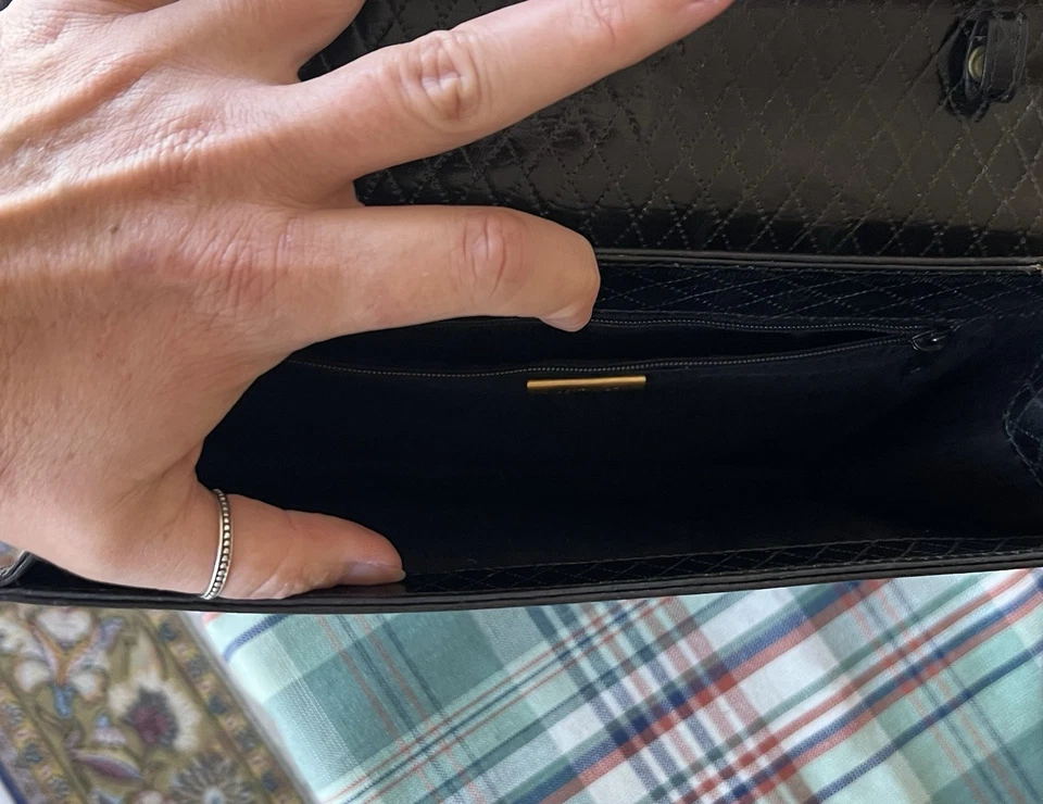 Bolso sin asas Albert Nipon vintage clásico de cuero acolchado negro sin correa Foto 3 de 4