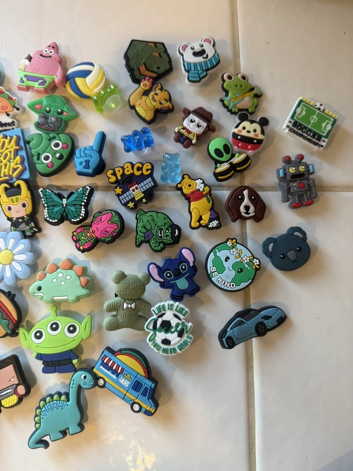 Dijes para zapatos NIÑOS 40 dijes personajes azul y verde para niños Foto 4 de 4