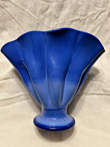 Vintage Fenton 1935 era Periwinkle Blue 8 1/4 " tall Fan-Shaped Vase  BEAUTIFUL