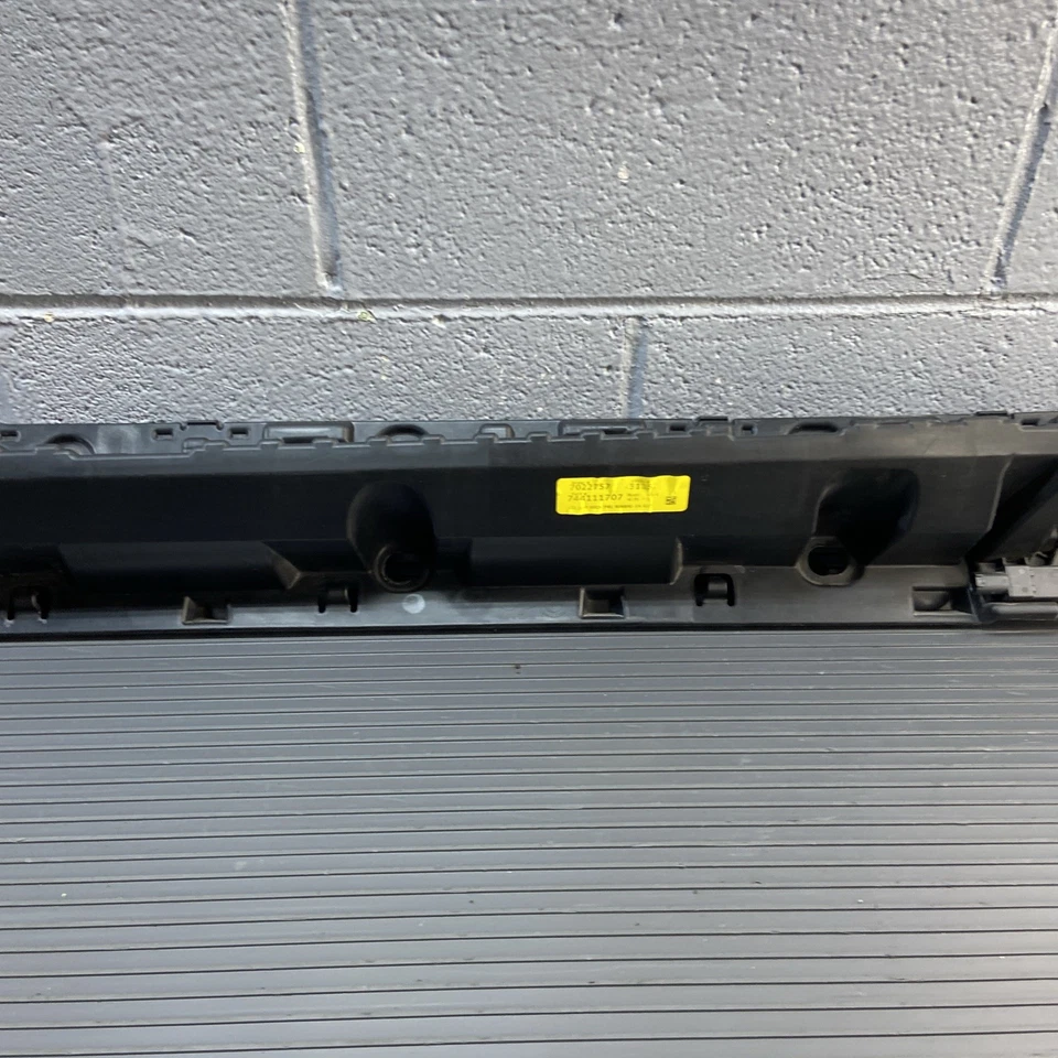 Soporte de panel basculante izquierdo BMW X7 G07 2019-2025 con estribo 7441117 OEM Foto 4 de 4