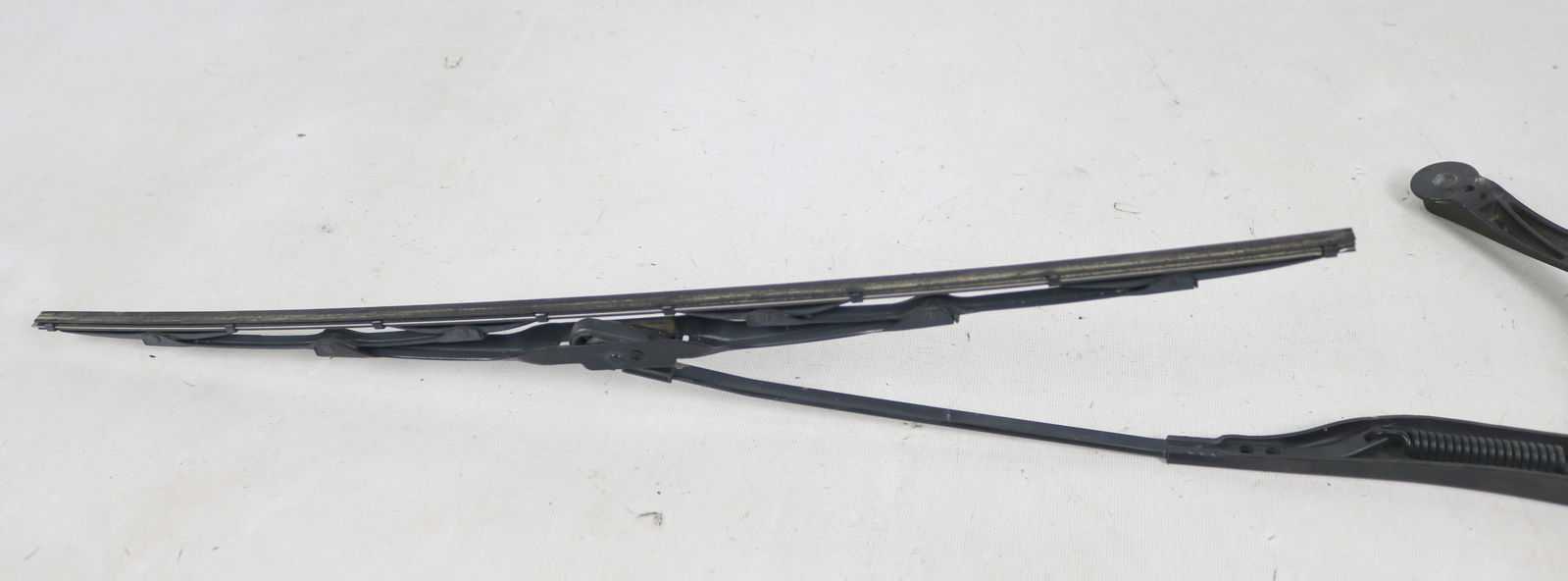 BMW E38 7Series Passengers Right Windshield Wiper Arm Blade 740i 1995