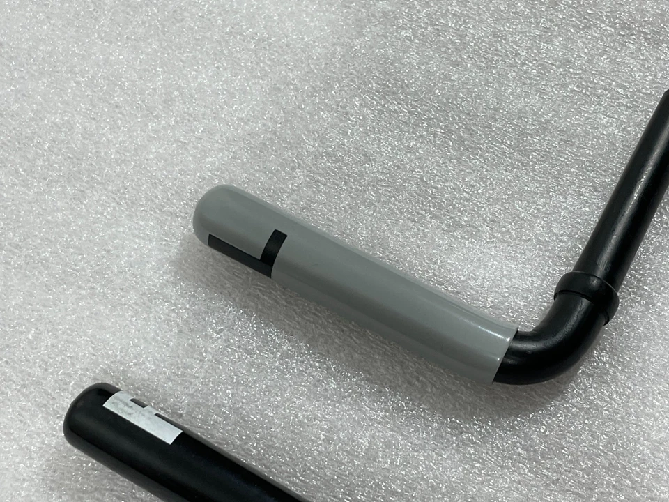 Пара оригинальных штифтов заднего сиденья для Chevy Express GMC Savana Van G1500 G2500 G3500 1996-2022 годов выпуска - Изображение 2 из 4