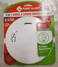Sealed- First Alert SMC0210 - Single Station Smoke & Carbon Alarm Detector 10 yr
