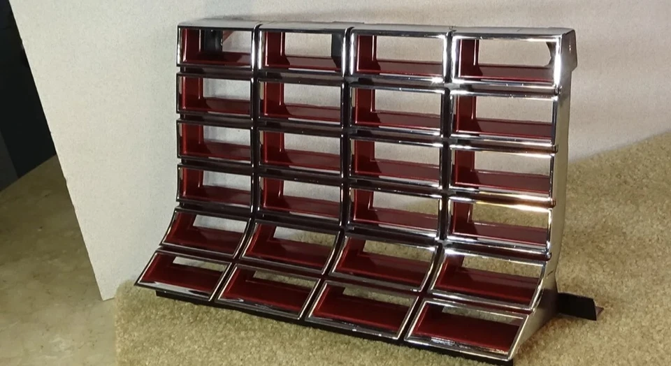 *1981* Parte GM #22506833 rojo oscuro Oldsmobile Cutlass Calais LH rejilla inserto Nuevo de Lote Antiguo Foto 2 de 4