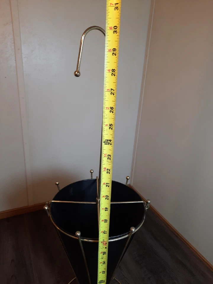 Antiguo soporte para paraguas de metal Art Deco con forma de paraguas de estaño negro Foto 2 de 4