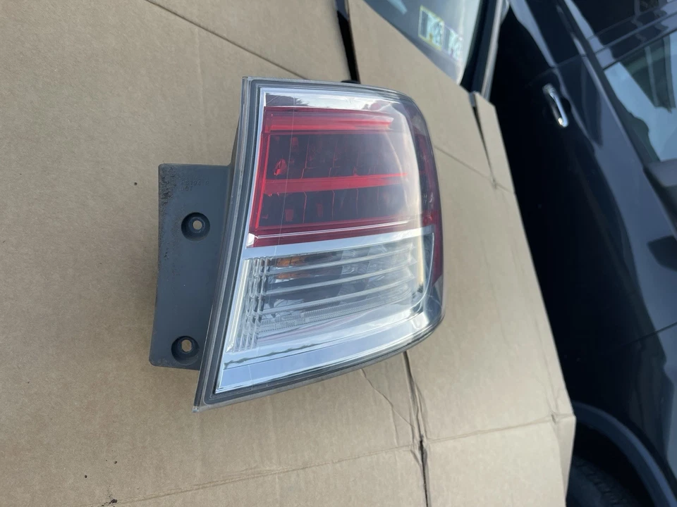 Оригинальный задний фонарь правый (со стороны пассажира) для Mazda CX-9 2007 2008 2009 годов выпуска - Изображение 3 из 4