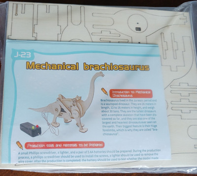 BRACHIOSAURUS ROBOT - Moving Scientific STEM Wooden DIY Toy Kit Electric NEW