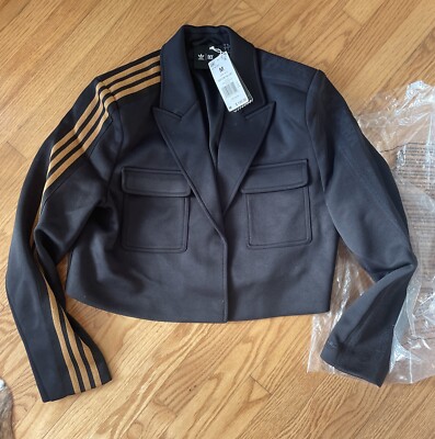 Adidas x Ivy Park Beyoncé Cropped Suit Jacket Black Gold Adidas x Ivy Park Beyoncé Cropped Suit Jacket Black Gold