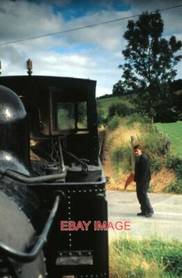 FOTO FLAGMAN AN DER COPPICE SPURÜBERQUERUNG WELSHPOOL & LLANFAIR LICHTBAHN GESEHEN
