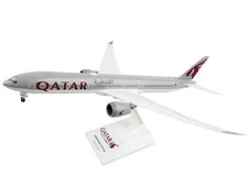 Skymarks SKR1014 Qatar Airways Boeing 777-900 Desk Display 1/200 Model Airplane