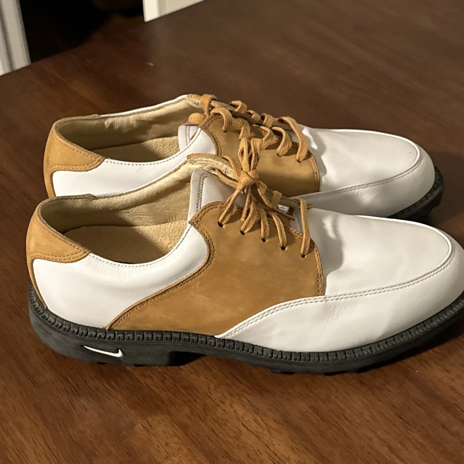 Scarpe da golf Nike Air Bella Last lacci basse bianche e beige taglia US7