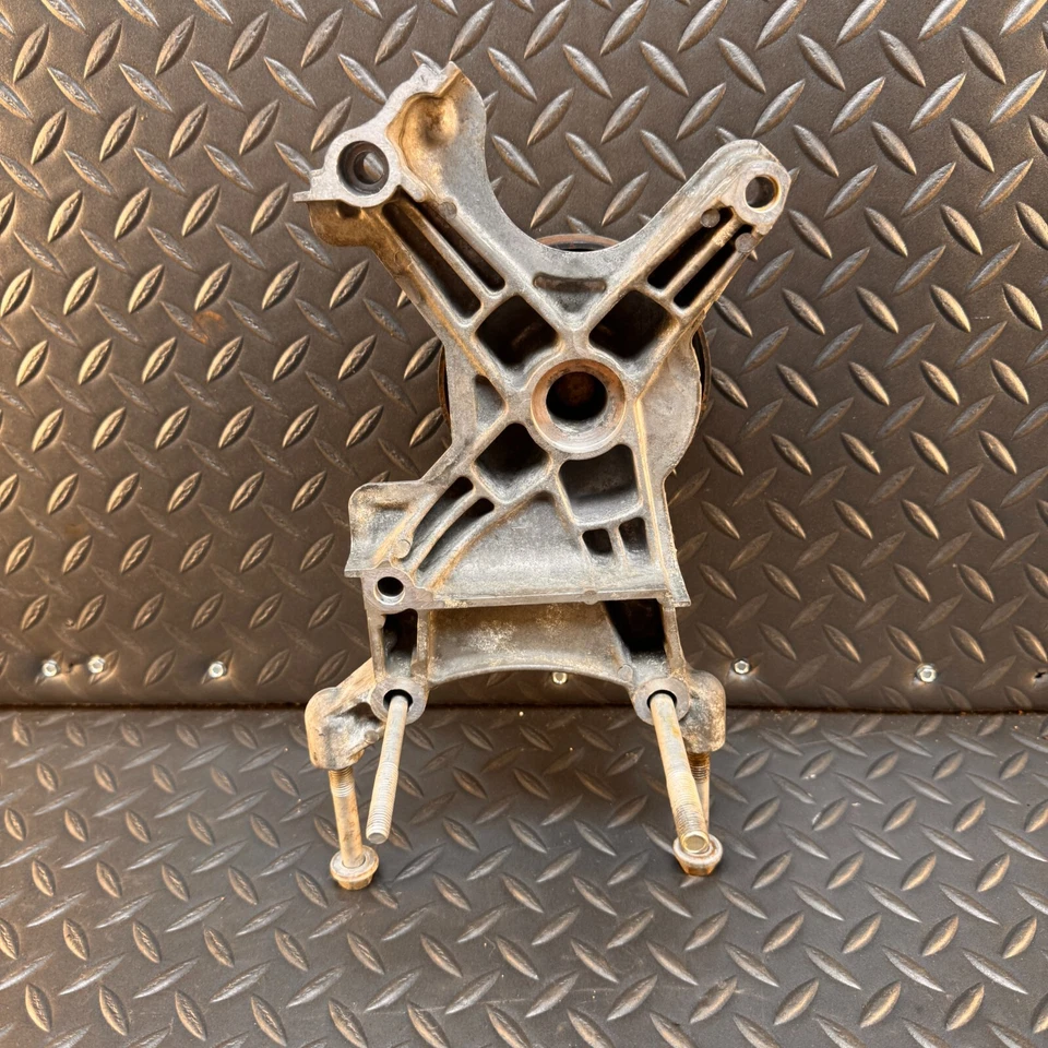 01-06 LEXUS LS430 Engine Cooling Water Pump Bracket w/Pulley & Bolts OEM - Image 2 of 4