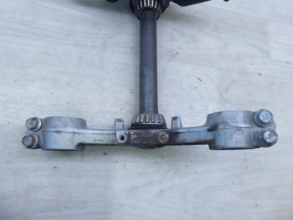 よぉ 1988 Kawasaki ZX600 Ninja K817) triple tree steering stem