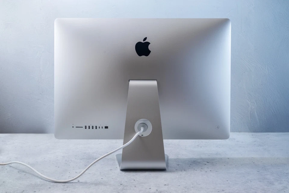 Apple iMac 27"  4.2 ghz Intel i7 Quad-Core 1TB SSD 64Gb RAM Radeon Pro 580 8 GB - Image 2 of 4