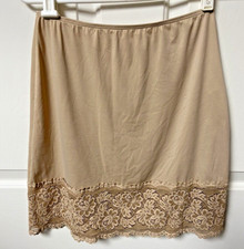VANITY FAIR SZ MEDIUM 18" HALF SLIP style 11-047 Beige Lace Trim EUC