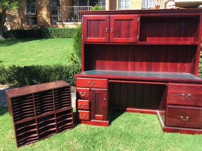 Free Mahogany Coloured Desk With Matching Hutch Desks