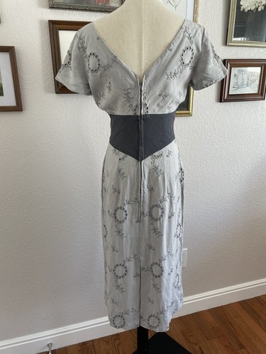 Vtg 50s cotton Gray Blue Eyelet Lace Embroidered wiggle dress Nipped Waist 26” - Picture 6 of 10