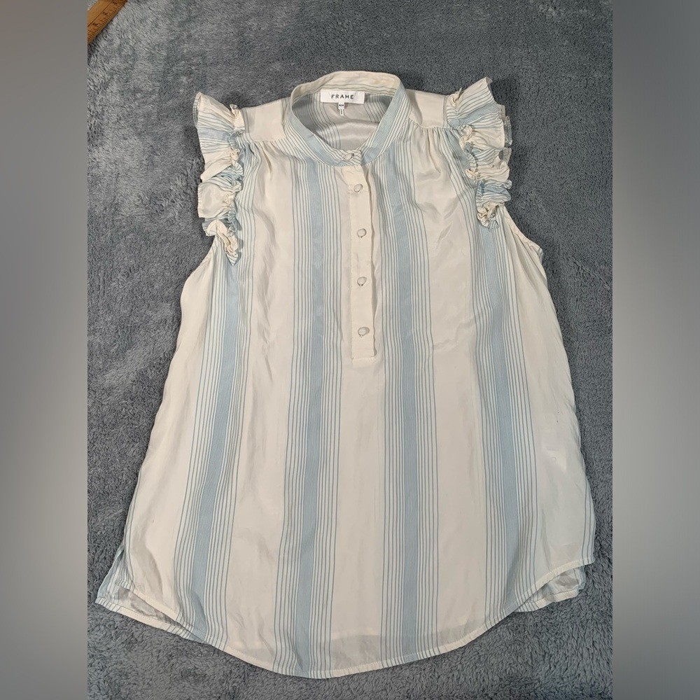 Blusa de seda con volantes con montura mediana