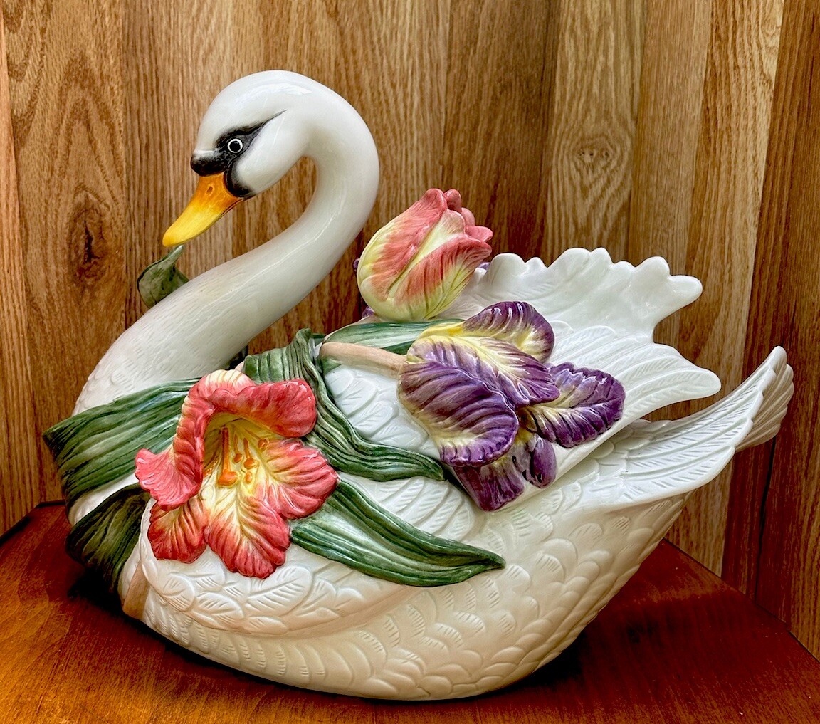 Fitz and Floyd Tulip Swan Soup Tureen 3-3/4 qt Vintage 1995