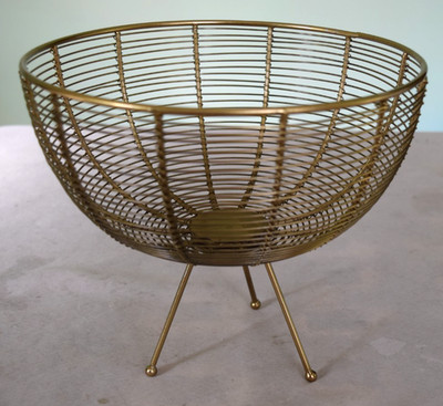 Madam Stoltz Brass Metal Woven Wire Fruit Basket Bowl Tripod Stand 9'' Diameter