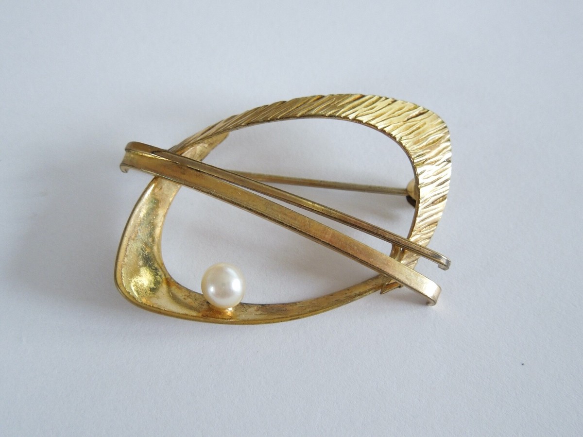 AM Dble Teka Gold-Plated Brooch With Pearl 3.5 G/3.6 X 2.4