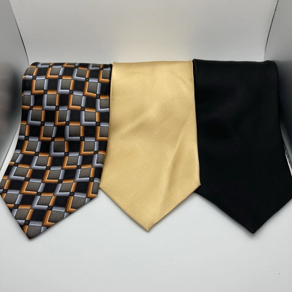 Corbatas de seda Kilburne and Finch 3 | Negro Dorado Naranja Geométrico | Ancho Clásico Foto 2 de 4