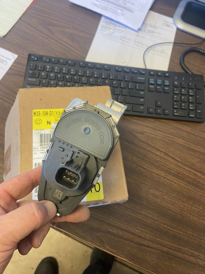 Cuerpo del acelerador apto para Chevy Cobalt HHR Malibu Pontiac G5 Saturn Ion Vue 2007-10 2,2 L Foto 2 de 2