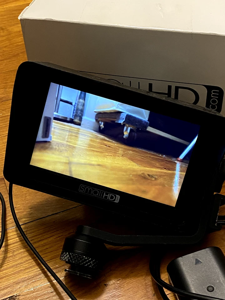 SmallHD Focus 5 Inch Monitor bundle with mount, hood, cables, great condition - Image 2 of 4