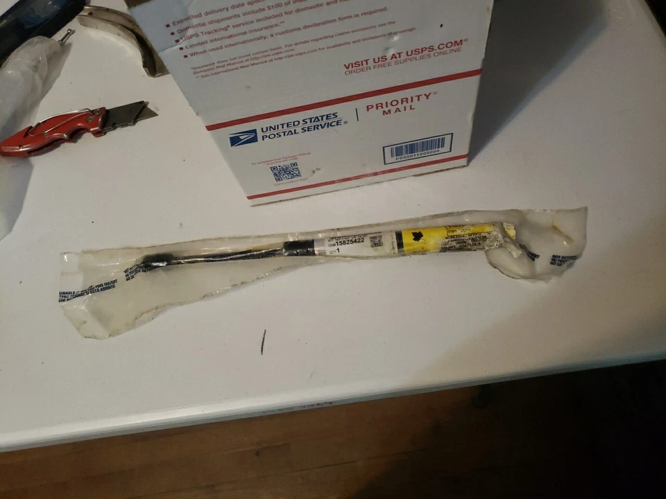 Amortiguador de puntal de soporte tapa maletero trasero Chevy Malibu 2008-12 genuino GM 15825422 NUEVO DE STOCK Foto 3 de 3