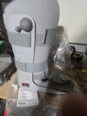 Breg BL514005 Genesis 4 Strap Tall Walker Size Medium 