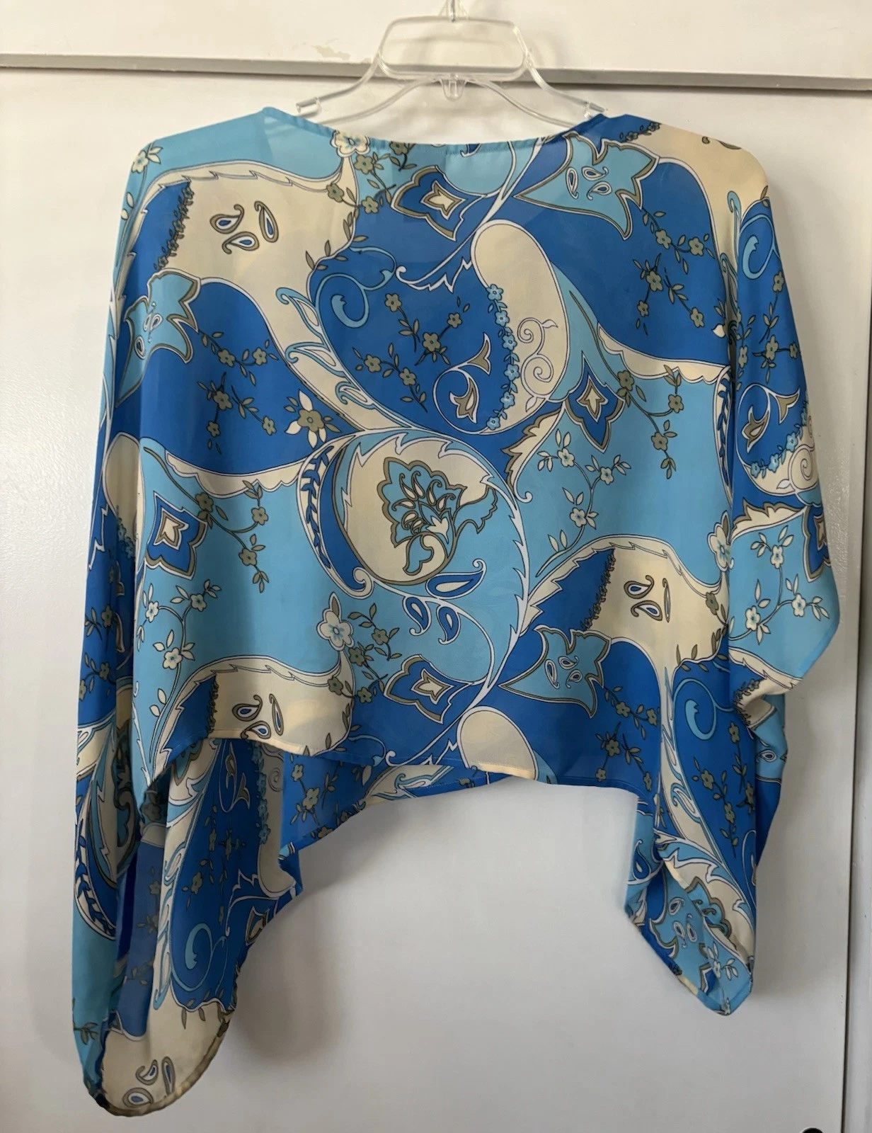 Notations Poncho Women Blue Floral Stripe 100% Silk Scarf Top Cape Elegant Chic
Opens in a new windo