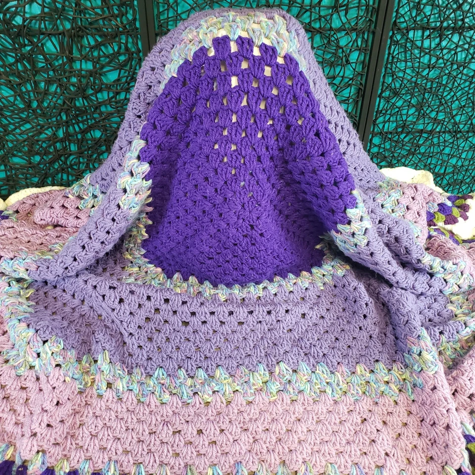 Manta afgana de ganchillo a mano con volantes púrpura días Boho Cottage Core 68" x 62" Foto 2 de 4