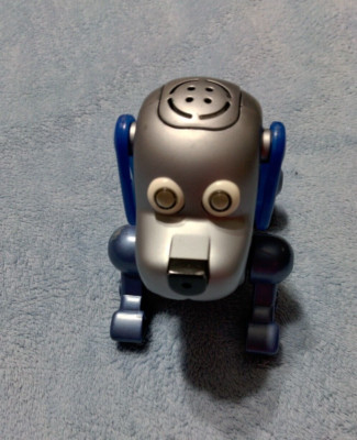 Data Dawg Floppy Fred Blue Interactive Dog Year 2000    ''DOES NOT WORK''.