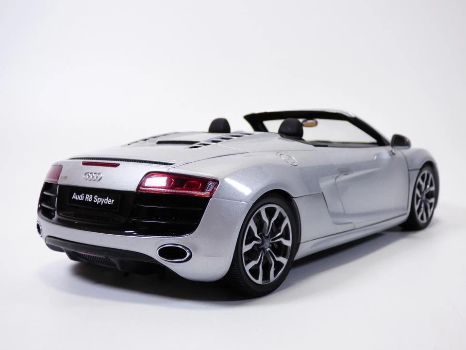 OCCASION sans boite AUDI R8 V10 FSI SPYDER gris métallisé 1/18 - Photo 4/4