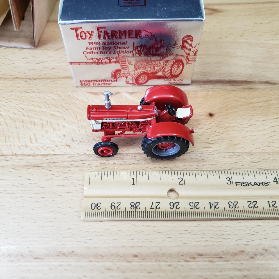 Ertl Toy Farmer International 660 Tractor 1999 National Farm Toy Show 1:64 - Image 2 of 4