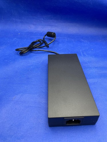 NETGEAR 8-Port Ultra60 PoE Multi-Gigabit Ethernet (MS108EUP) - Photo 6/6