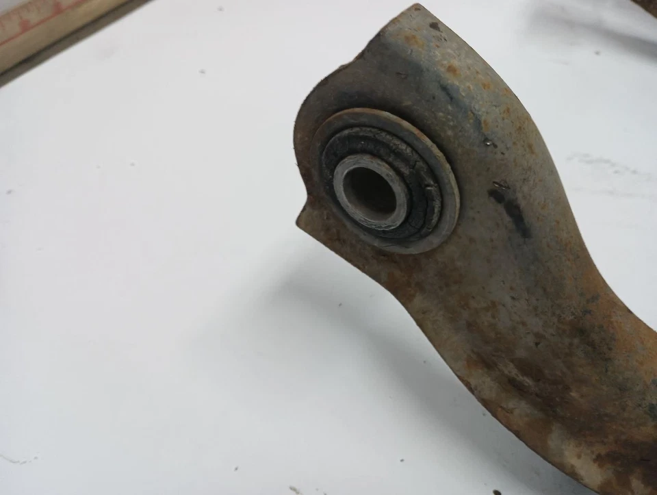 Front Passenger Right Upper Control Arm from 2006 Chevrolet Trailblazer 8897882 - Image 4 of 4