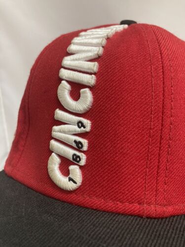 Gorra New Era MLB Cincinnati Reds 1869 59Fifty ajustada 7 1/4 3D bordada - Imagen 2 de 13