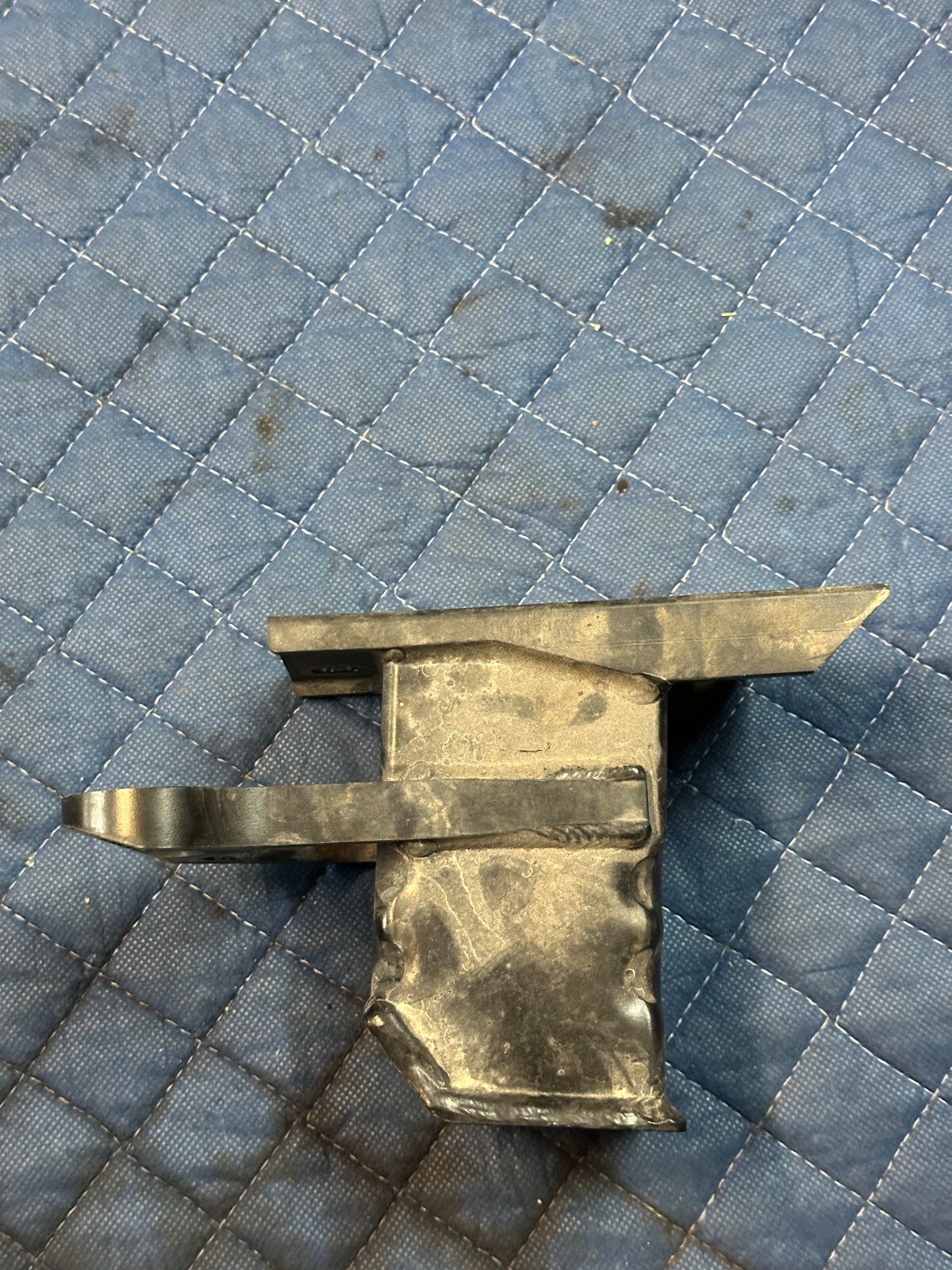 2014 AUDI R8 OEM FRONT PASSENGER RIGHT BUMPER BRACKET 420807552 420 807 552