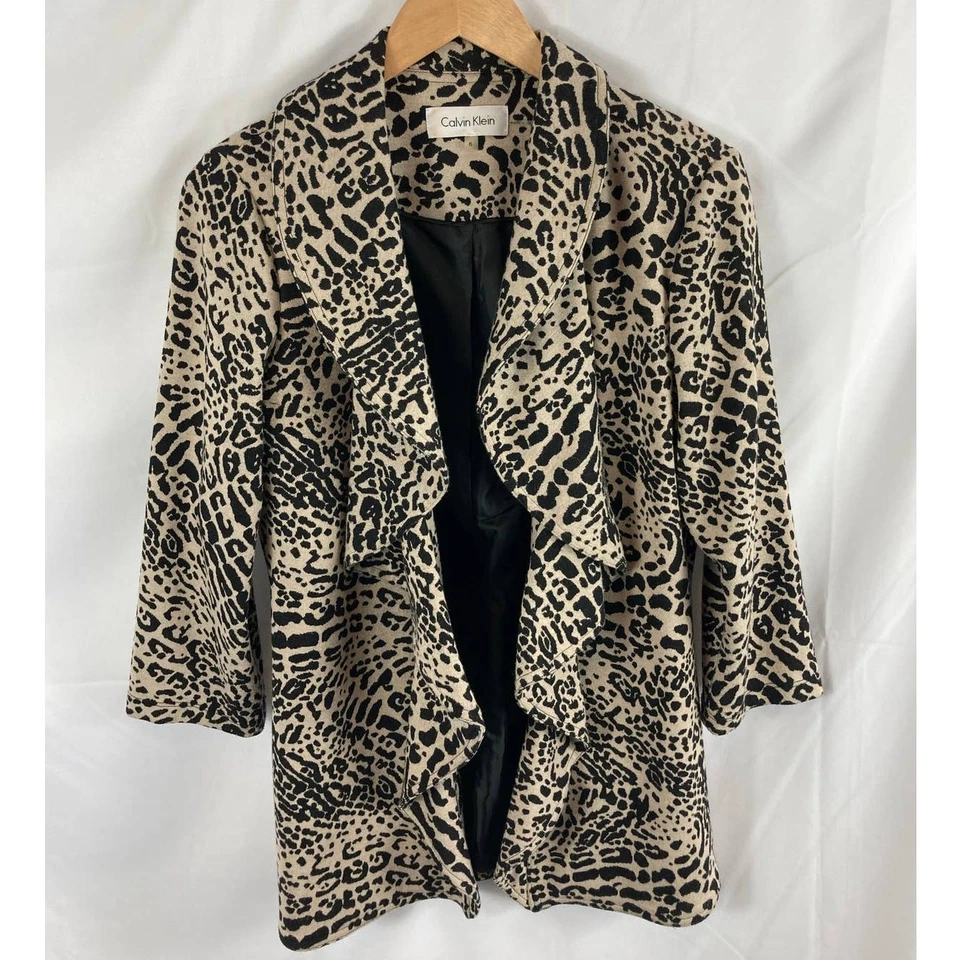 Suéter/Chaqueta Calvin Klein Estampado Animal con Volantes Frontales Talla 6 Foto 2 de 4