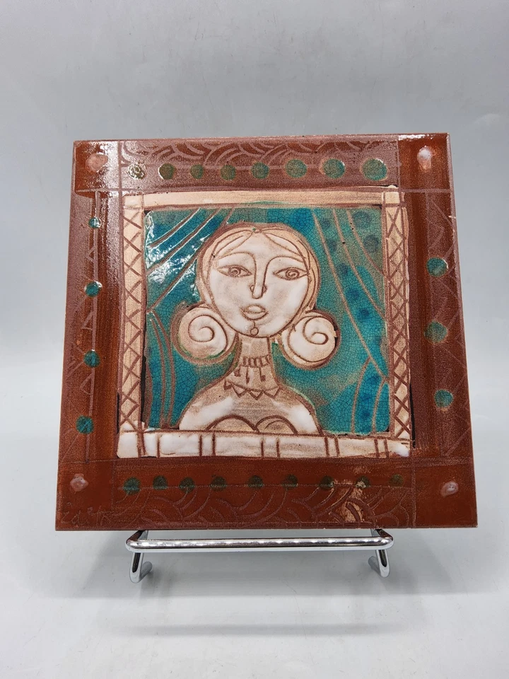 Carreau céramique émaillée scarifiée décor de femme signé Edith Fidler Vallauris - Photo 3/4