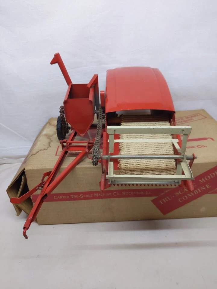 1/16 Carter Tru Scale Combine  Farm Toy in original box - Image 4 of 4