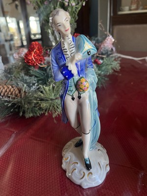 Goldcrest Creation ''Rendezvous'' by P. Porcher   Figurine #812   8.5'' Tall