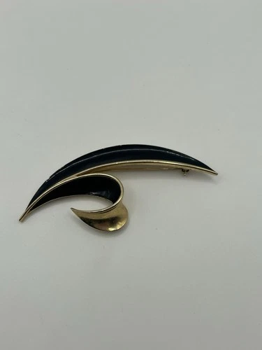 Vintage Crown Trifari Enamel And Gold Tone Brooch Pin Estate Jewelry