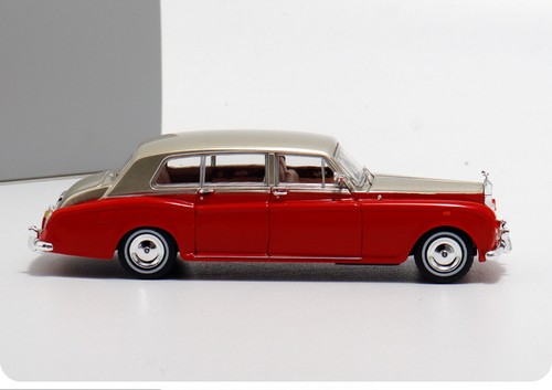 DCM 1/64 Scale Rolls-Royce Phantom VI Red/Gold Diecast Car Toy Collection - Picture 3 of 6